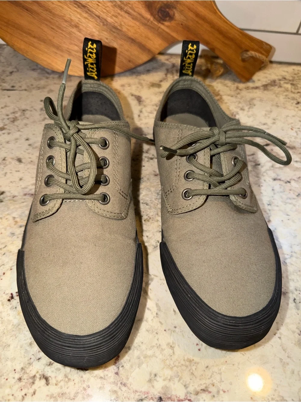 Dr Martens Doc $60 Pressler Olive Canvas Low-Top Unisex Sneaker 7 M 8 L